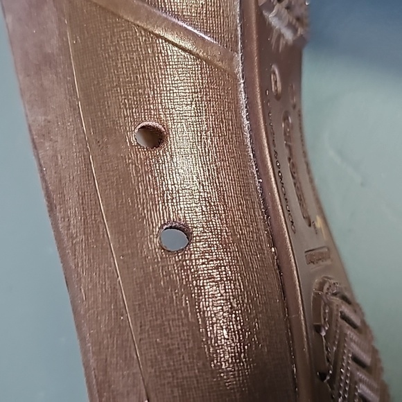 Crocks two tone brown. Rubber shoes. Size 8. Very good used condition. - Picture 3 of 8